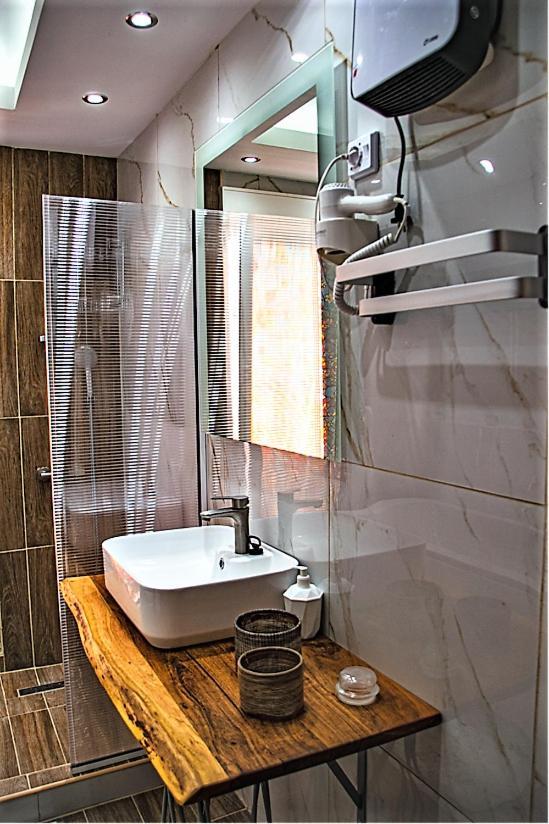Kassandrou Suite Hot Tub-Jakuzzi - 2 Bedrooms - Big Balcony - Center 塞萨洛尼基 外观 照片