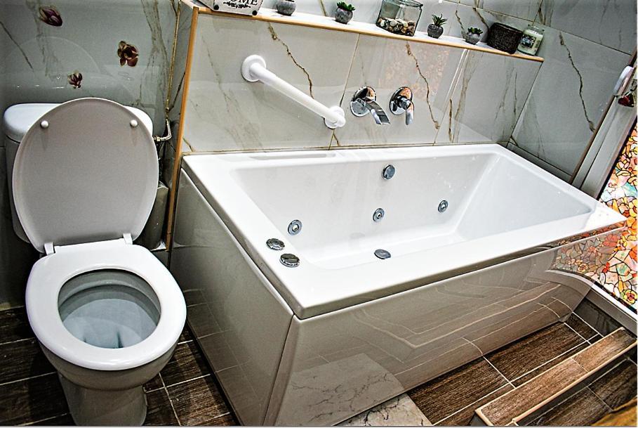 Kassandrou Suite Hot Tub-Jakuzzi - 2 Bedrooms - Big Balcony - Center 塞萨洛尼基 外观 照片